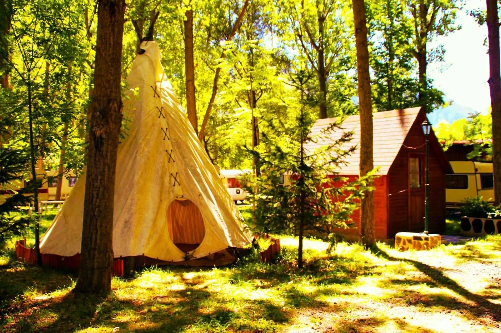 Camping Pirineos Cien Lagos Esterri D'Aneu Campsite